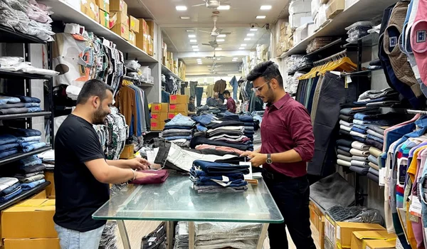 Wholesale Cloth Market in Ahmedabad